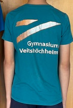 Grünes Schulshirt von hinten
